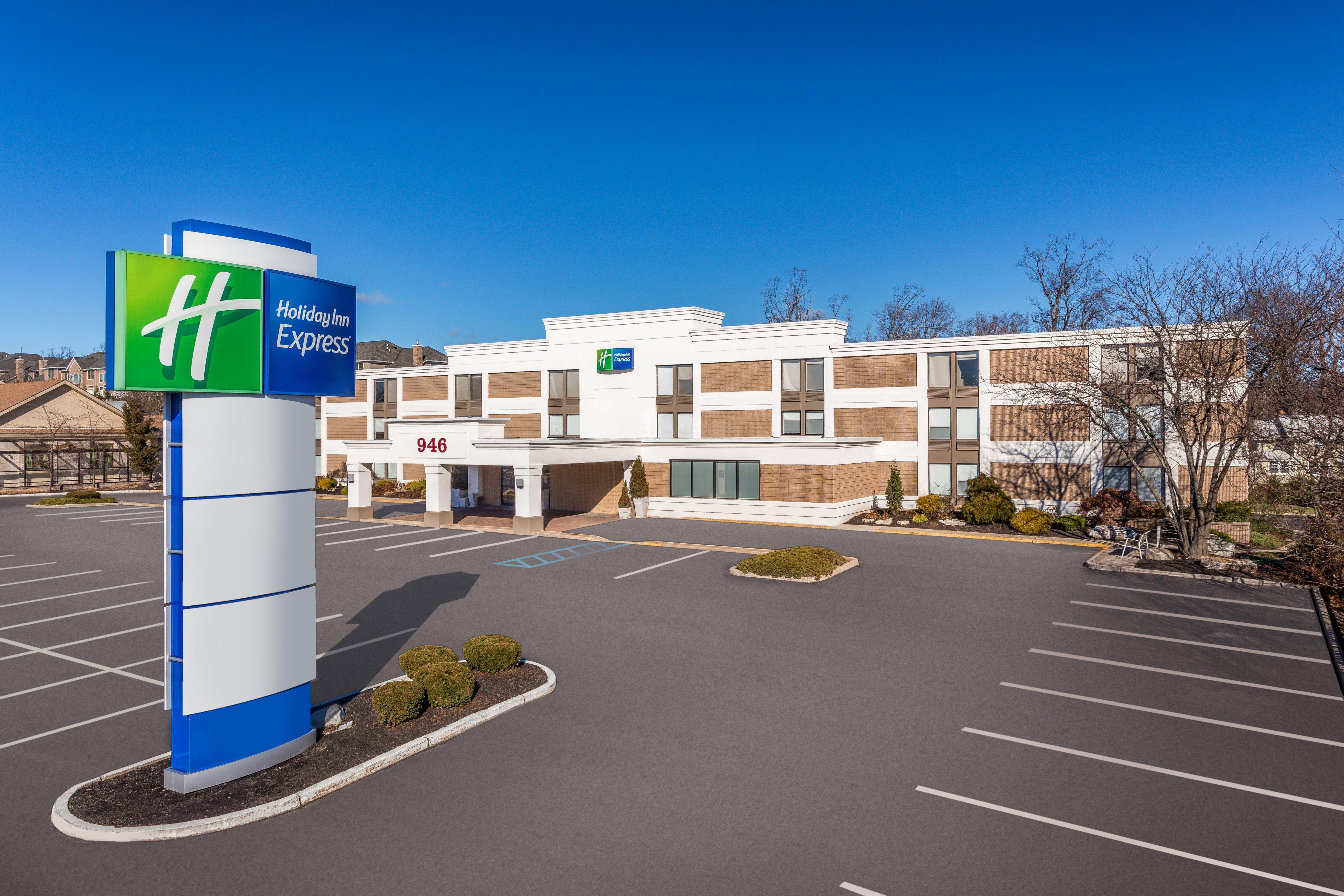 Holiday Inn Express Ramsey Mahwah By Ihg Exterior foto